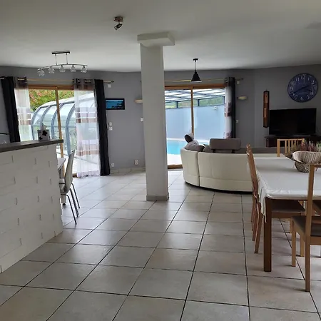 Maison Avec Piscine Couverte Golfe Du Morbihan Holiday home *